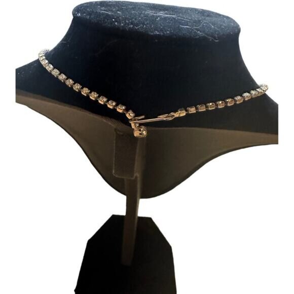 Set Of Four Elegant Silver Tone Necklaces For Any Occasion - Picture 3 of 11